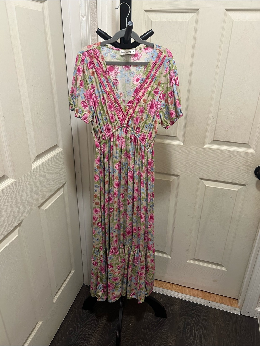 Rusttydustty V-Neck Waist Cinched Casual Maxi Dress. - Picture 2 of 12